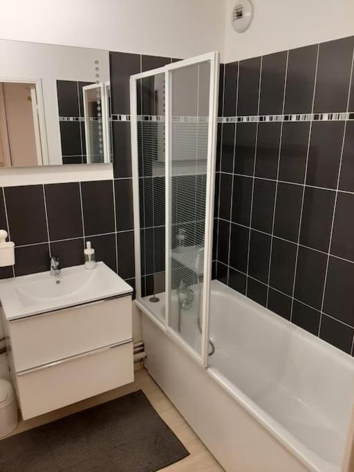 Joli Appartement Avec Jardin Et 2 Parkings Prives Argenteuil Exteriér fotografie